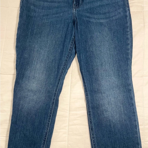 Old Navy Women's High Rise Jeans in Blue: Size 12 with 25" inseam - Picture 4 of 5